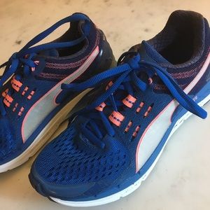 PUMA neutral running sneaker | size 7